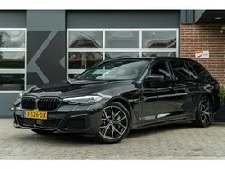 Zwart Gebruikt 2022 BMW 530 M Sport Stationwagen | € 46.900 (Eerlijke prijs)
