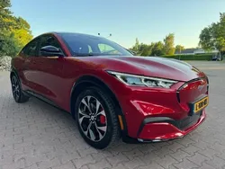 Rood Gebruikt 2021 Ford Mustang Mach-E SUV | € 29.600 (Eerlijke prijs)