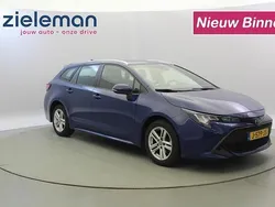 Blauw, metallic lak Gebruikt 2020 Toyota Corolla Active Stationwagen | € 15.845 (Eerlijke prijs)