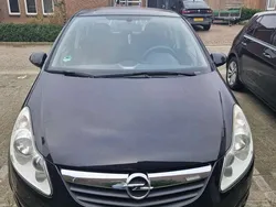 Zwart Gebruikt 2009 Opel Corsa Edition Hatchback | € 1.950 (Goede deal)