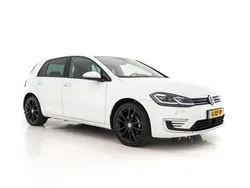 Oryxweiss (wit metallic) Gebruikt 2019 VW e-Golf Sport Hatchback | € 12.345 (Iets duurder)