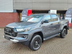 Grijs Nieuw 2025 Toyota HiLux Sport Pickup | € 74.945