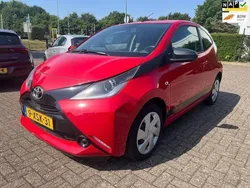 Rood Gebruikt 2014 Toyota Aygo X-play Hatchback | € 5.450 (Eerlijke prijs)