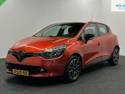 Rood Gebruikt 2013 Renault Clio IV Expression Hatchback | € 999.999