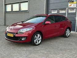 Rood Gebruikt 2012 Renault Mégane GrandTour Dynamique Stationwagen | € 4.199 (Eerlijke prijs)