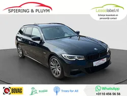 Zwart Gebruikt 2021 BMW 320e Executive Stationwagen | € 32.440 (Goede deal)