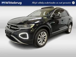 Zwart Gebruikt 2022 VW T-Roc Style SUV | € 31.950 (Eerlijke prijs)