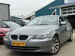Grijs, metallic lak Gebruikt 2010 BMW 520 Sedan | € 5.749 (Eerlijke prijs)