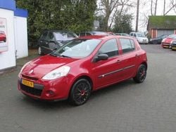 Rood Gebruikt 2010 Renault Clio II Hatchback | € 3.195 (Eerlijke prijs)
