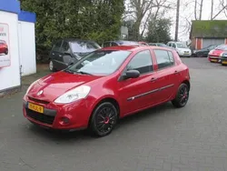 Rood Gebruikt 2010 Renault Clio II Hatchback | € 3.295 (Eerlijke prijs)