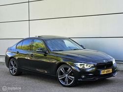Zwart Gebruikt 2015 BMW 330 Luxury Line Sedan | € 16.950