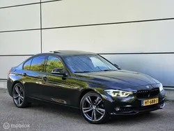 Zwart Gebruikt 2015 BMW 330 Luxury Line Sedan | € 16.950 (Duur)
