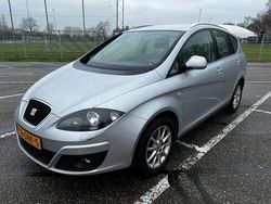 Grijs Gebruikt 2011 Seat Altea XL Style MPV | € 2.250