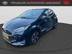 Zwart, metallic lak Gebruikt 2024 Toyota Yaris Hybrid Business Edition Hatchback | € 26.950 (Iets duurder)