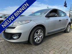 Grijs, metallic lak Gebruikt 2013 Renault Mégane III Authentique Hatchback | € 6.195 (Eerlijke prijs)