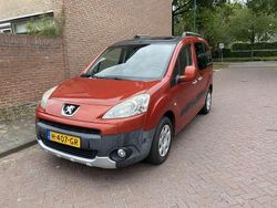 Rood Gebruikt 2011 Peugeot Partner Style MPV | € 4.750 (Goede deal)