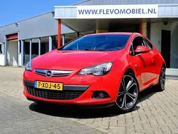 Rood Gebruikt 2014 Opel Astra GTC Sport Hatchback | € 13.950
