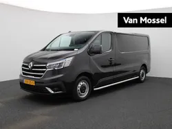 Midnightzwart d68 Gebruikt 2023 Renault Trafic Komfort Van | € 24.230 (Eerlijke prijs)