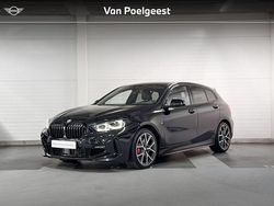 Saphirschwarz metallic (zwart metallic) Gebruikt 2024 BMW 118 M Sport Hatchback | € 35.900 (Eerlijke prijs)