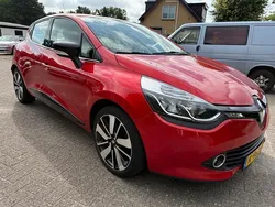 Rood Gebruikt 2016 Renault Clio IV Dynamique Hatchback | € 7.450 (Eerlijke prijs)