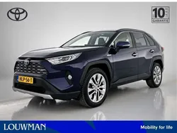 Blauw, metallic lak Gebruikt 2021 Toyota RAV4 Executive SUV | € 41.900 (Eerlijke prijs)