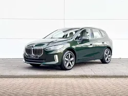 Groen, metallic lak Nieuw 2025 BMW 218 Active Tourer Luxury Line MPV | € 55.861