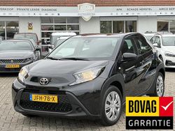 Zwart Gebruikt 2024 Toyota Aygo Play Hatchback | € 16.750 (Eerlijke prijs)
