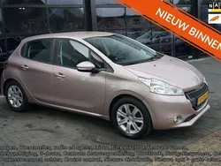 Grijs, metallic lak Gebruikt 2013 Peugeot 208 Active Hatchback | € 5.940 (Iets duurder)