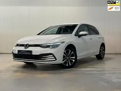 Wit Gebruikt 2021 VW Golf VIII Life Hatchback | € 19.400 (Eerlijke prijs)