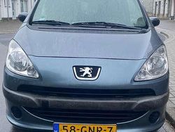 Grijs Gebruikt 2008 Peugeot 1007 Hatchback | € 2.000 (Eerlijke prijs)