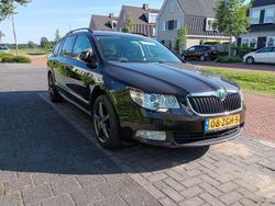 Bruin Gebruikt 2012 Skoda Superb Stationwagen | € 4.000 (Eerlijke prijs)