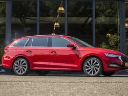 Rood Gebruikt 2021 Skoda Octavia Business Line Stationwagen | € 18.950 (Eerlijke prijs)