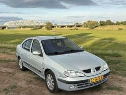 Grijs Gebruikt 2001 Renault Mégane Expression Sedan | € 1.199