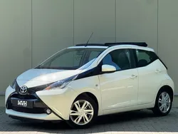 Wit Gebruikt 2015 Toyota Aygo X-wave Hatchback | € 7.450 (Duur)