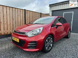 Rood Gebruikt 2015 Kia Rio Hatchback | € 8.650 (Eerlijke prijs)