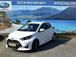 Wit Gebruikt 2021 Toyota Yaris Hybrid Active Hatchback | € 19.595 (Eerlijke prijs)