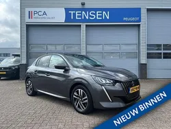 Grijs, metallic lak Gebruikt 2021 Peugeot 208 Allure Hatchback | € 14.995 (Eerlijke prijs)