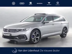 Grijs, metallic lak Gebruikt 2023 VW Passat Business Stationwagen | € 44.990 (Duur)