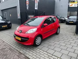 Rood, metallic lak Gebruikt 2009 Peugeot 107 Hatchback | € 1.999 (Goede deal)