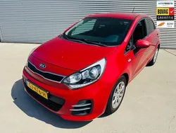 Rood Gebruikt 2015 Kia Rio Hatchback | € 6.999 (Eerlijke prijs)