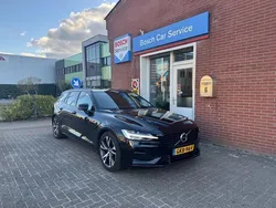 Zwart, metallic lak Gebruikt 2021 Volvo V60 R-Design Stationwagen | € 33.999 (Eerlijke prijs)