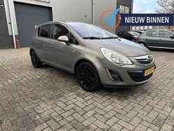 Bruin Gebruikt 2011 Opel Corsa Selection Hatchback | € 2.999 (Eerlijke prijs)