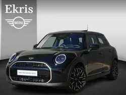 Zwart Gebruikt 2025 Mini Cooper Favoured Hatchback | € 43.950