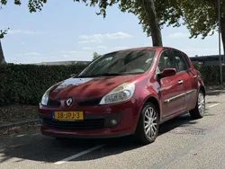 Rood Gebruikt 2009 Renault Clio II Dynamique Hatchback | € 1.650 (Super prijs)