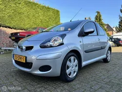 Grijs Gebruikt 2011 Toyota Aygo Comfort Hatchback | € 5.999 (Eerlijke prijs)