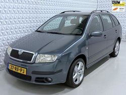 Grijs (metallic) Gebruikt 2005 Skoda Fabia Elegance Stationwagen | € 2.499 (Eerlijke prijs)