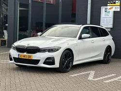 Wit Gebruikt 2021 BMW 330 Executive Stationwagen | € 32.445 (Eerlijke prijs)