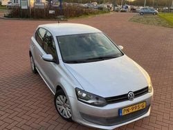 Grijs (metallic) Gebruikt 2010 VW Polo Comfortline Hatchback | € 3.250 (Goede deal)