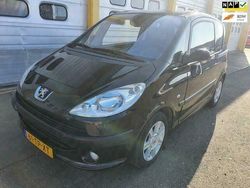 Zwart Gebruikt 2007 Peugeot 1007 Hatchback | € 2.250 (Eerlijke prijs)