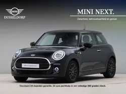 Midnight black (donker zwart metallic) Gebruikt 2020 Mini Cooper Pepper Hatchback | € 21.450 (Goede deal)